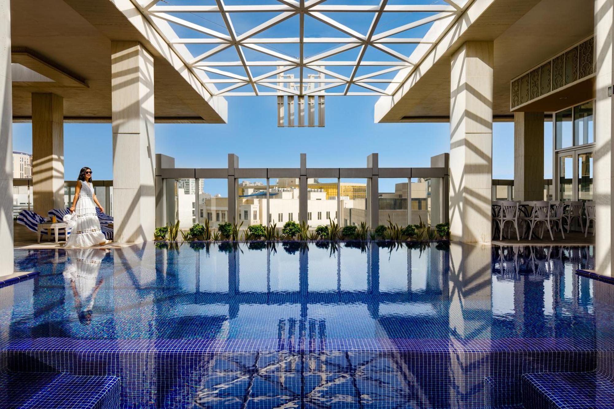 Millennium Place Doha Exterior foto The rooftop pool at the Four Seasons Hotel, Cairo