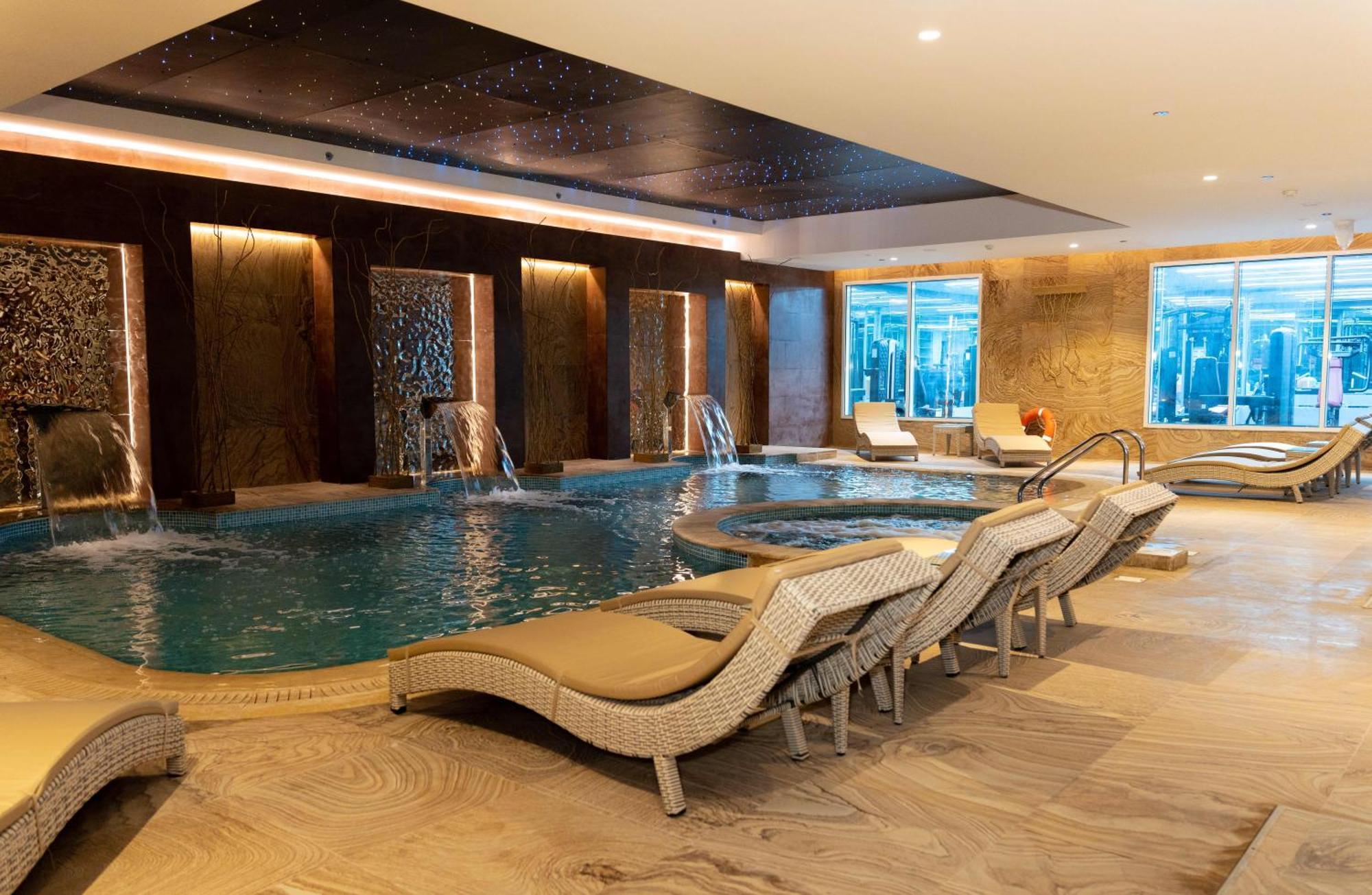 Millennium Place Doha Exterior foto The spa at the hotel